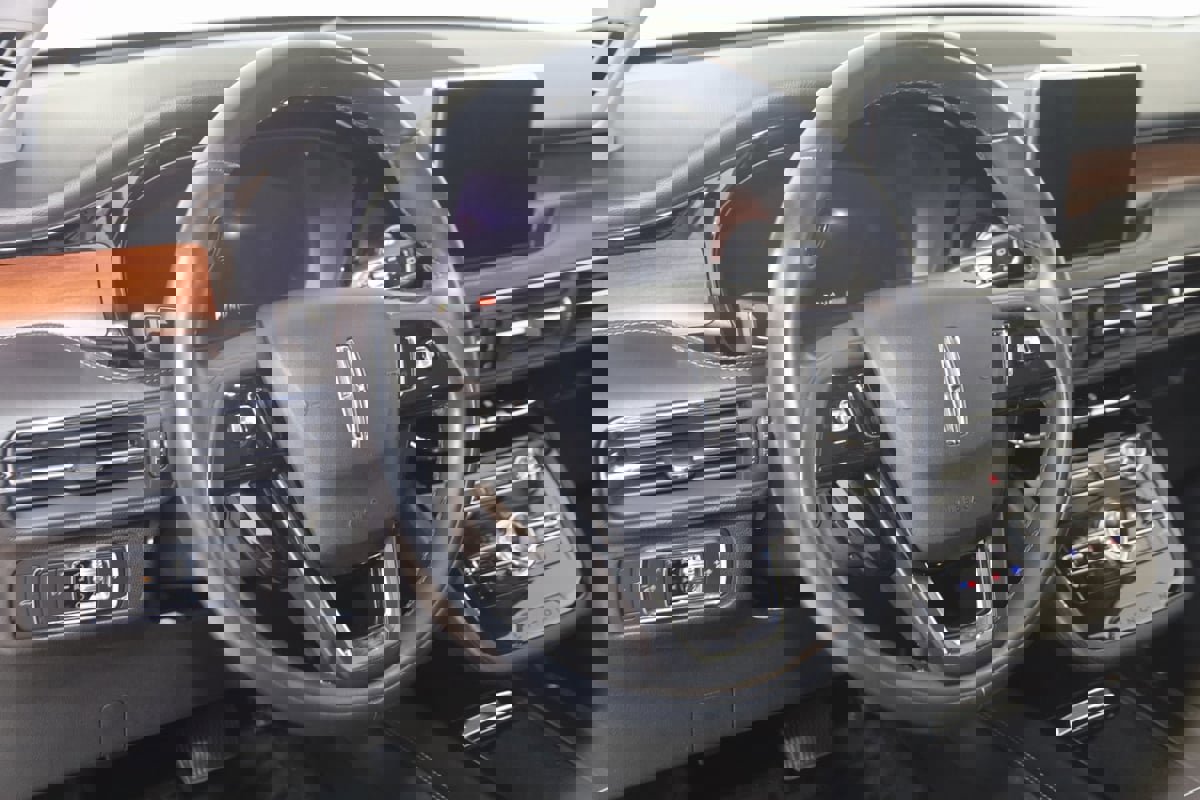 Used 2022 Lincoln Corsair Reserve w/ Elements Package image 6