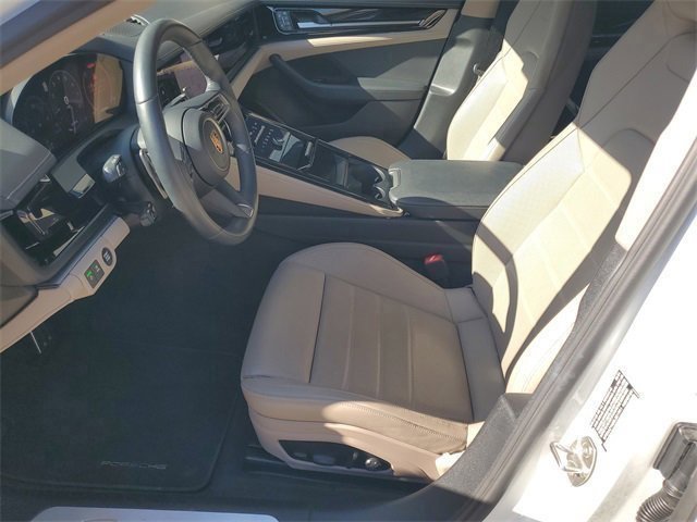Used 2025 Porsche Panamera image 5