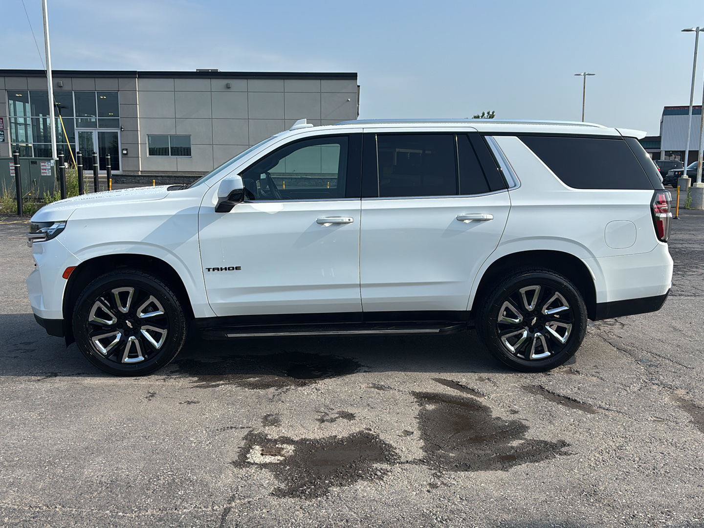 Used 2021 Chevrolet Tahoe LT w/ LT Signature Package AWD/4WD image 4