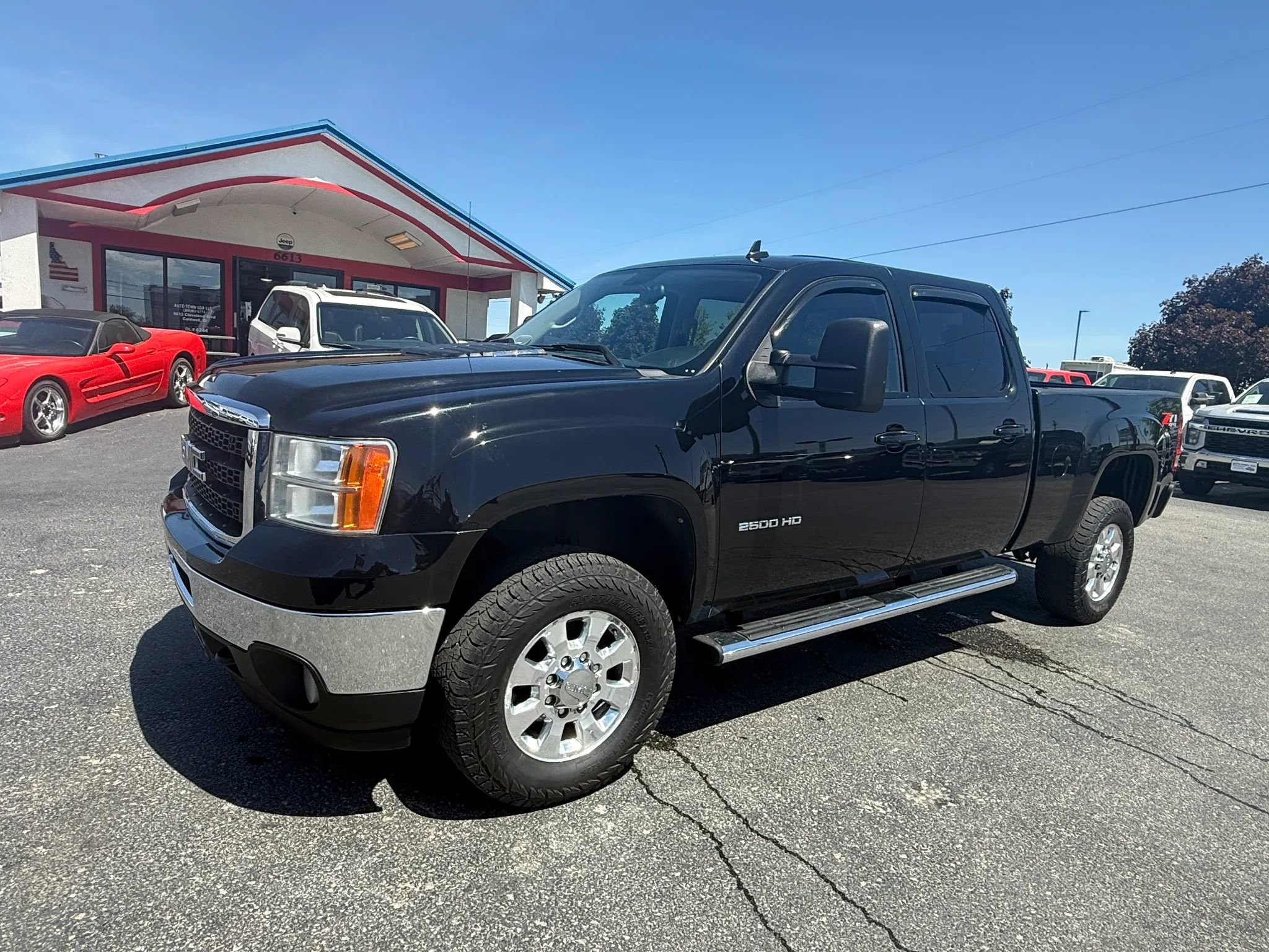 Used 2011 GMC Sierra 2500 SLT w/ Suspension Package, Off-Road AWD/4WD image 1
