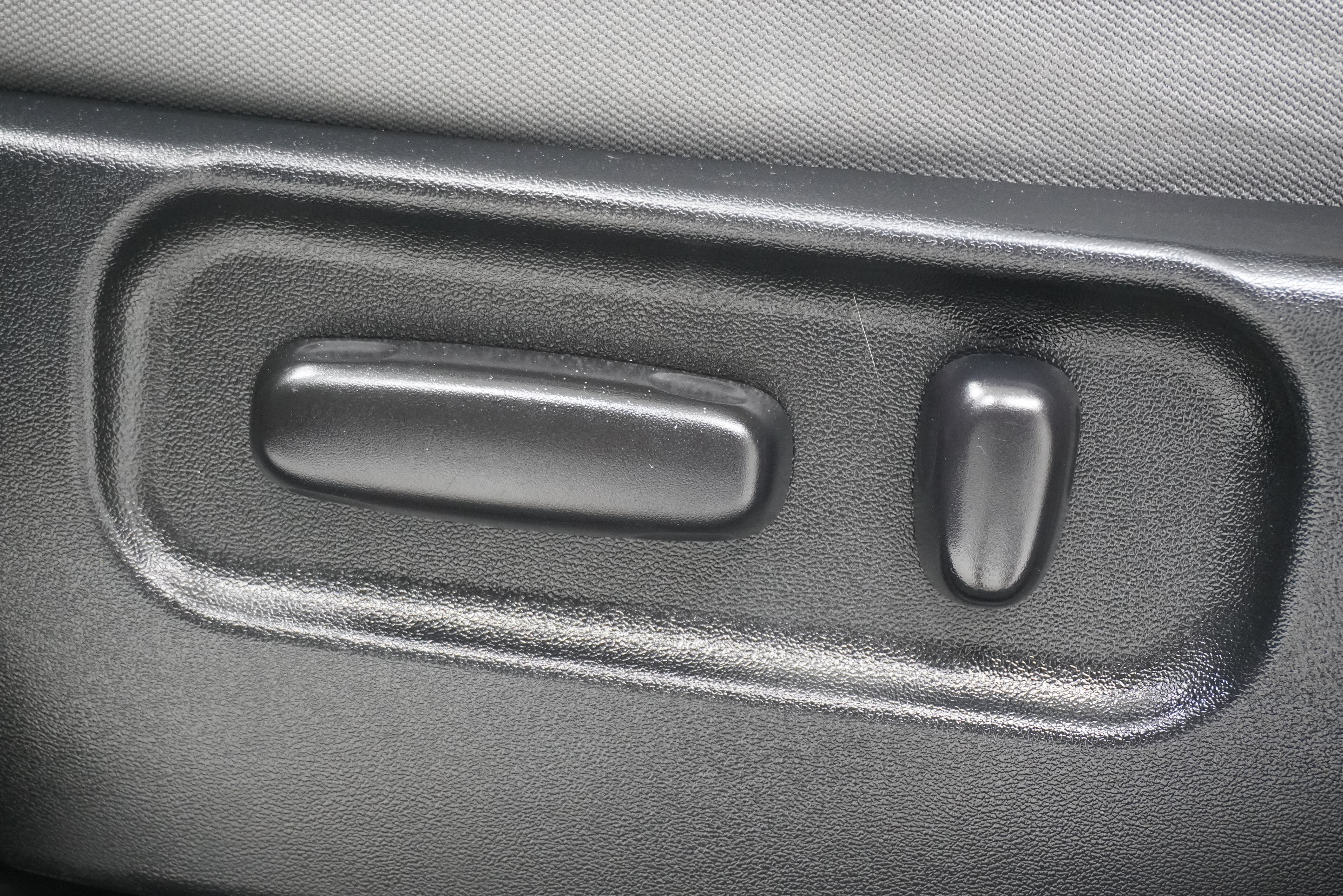 Used 2020 Toyota Tacoma SR5 RWD image 13