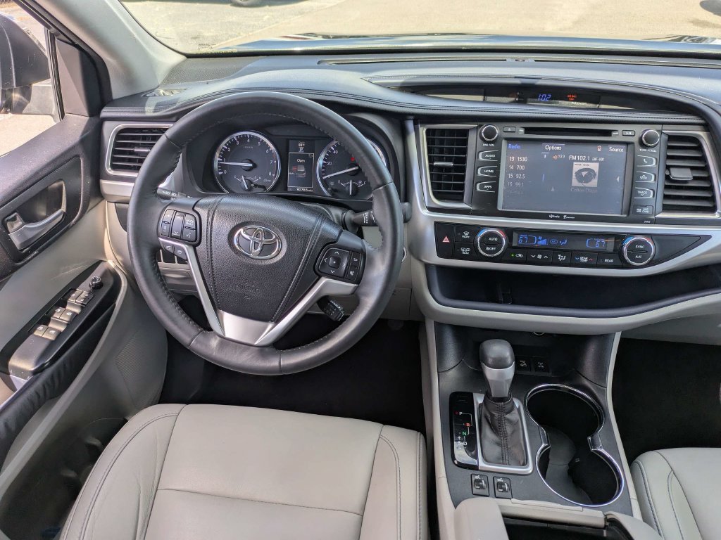 Used 2014 Toyota Highlander XLE AWD/4WD image 19