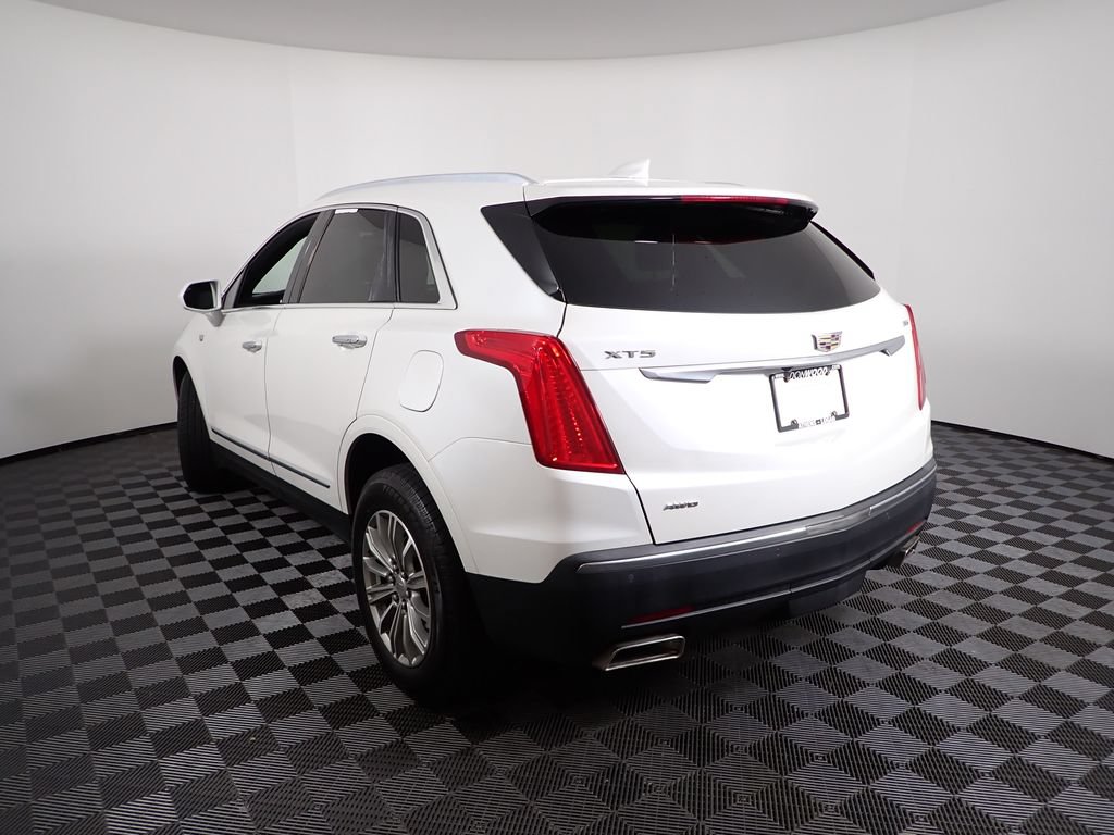 Used 2017 Cadillac XT5 Luxury w/ Driver Awareness Package AWD/4WD image 14
