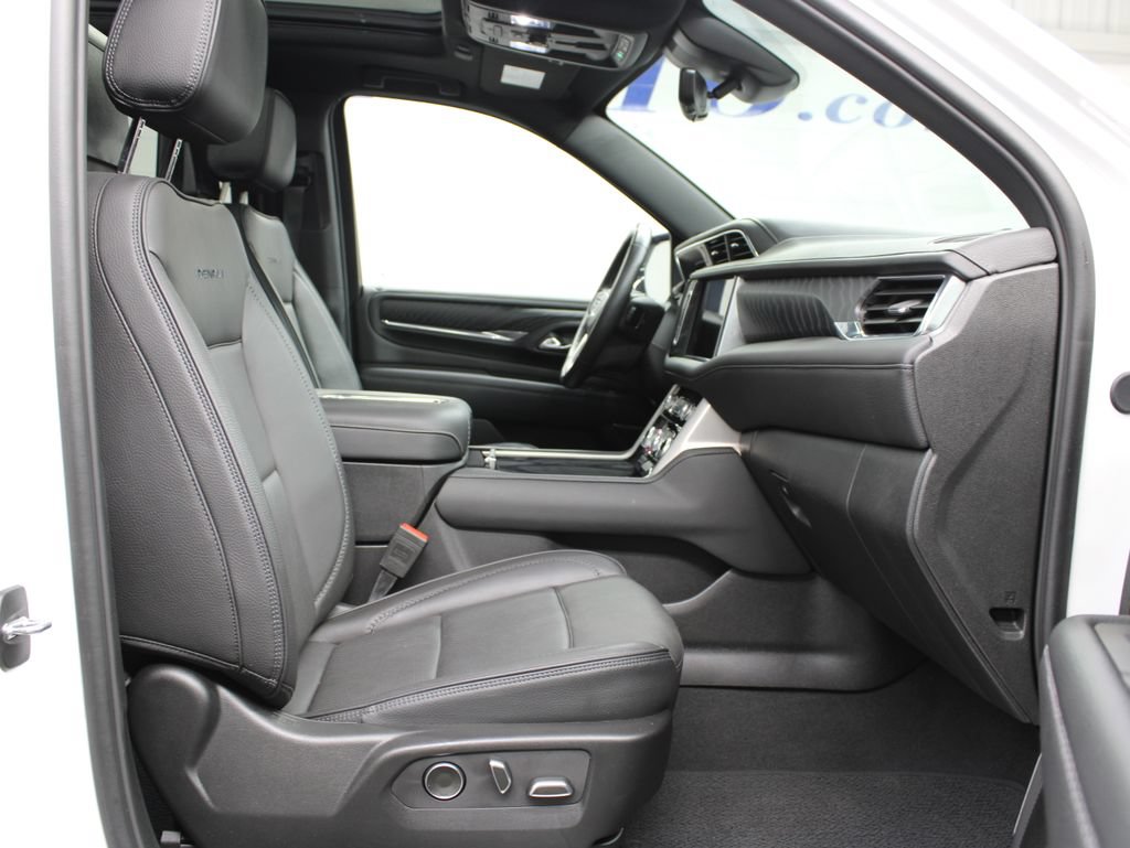 Used 2024 GMC Yukon XL Denali w/ Denali Reserve Package AWD/4WD image 43