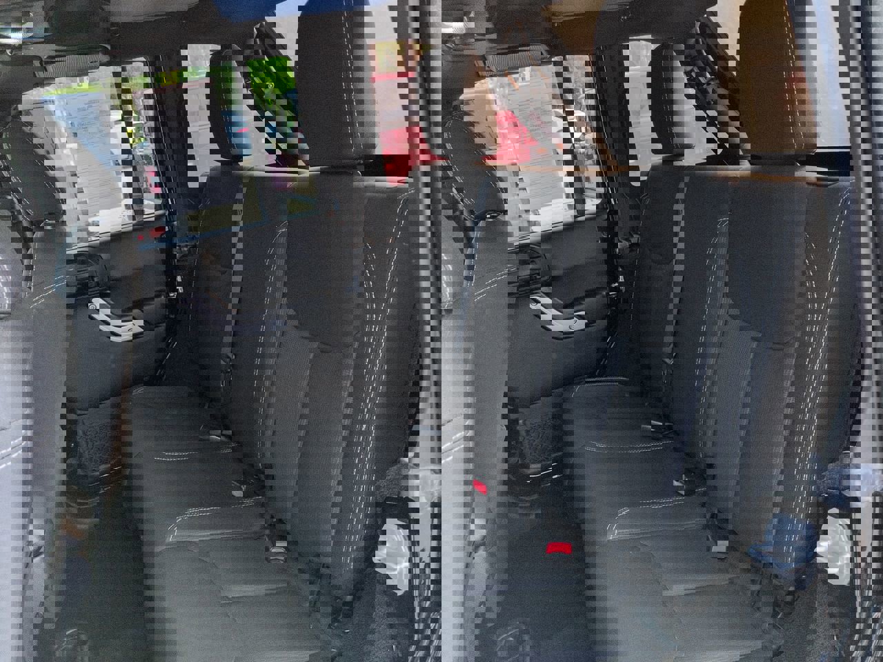 Used 2016 Jeep Wrangler Unlimited Sahara AWD/4WD image 12