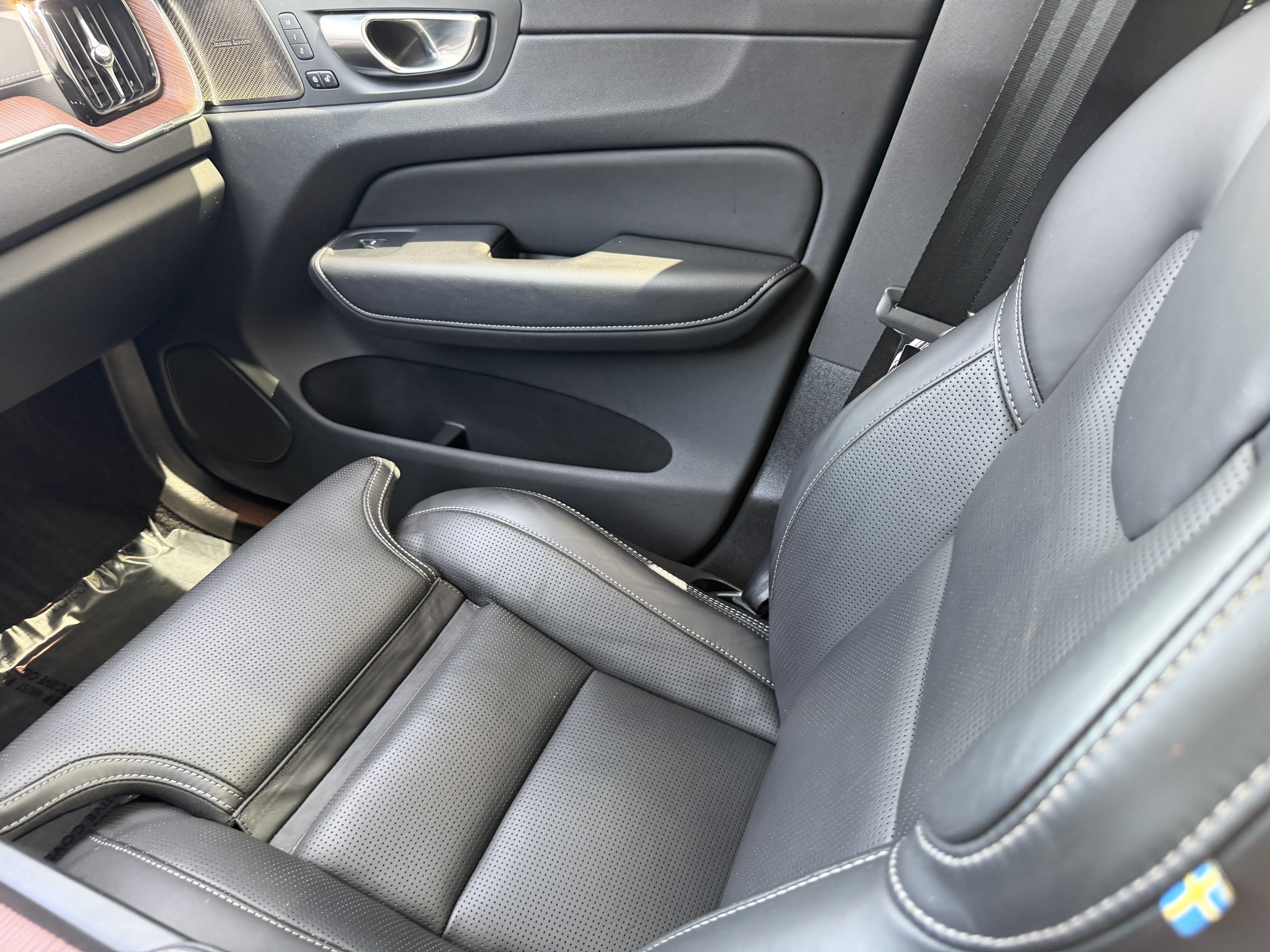 Certified 2023 Volvo XC60 B5 Ultimate w/ Climate Package FWD image 16