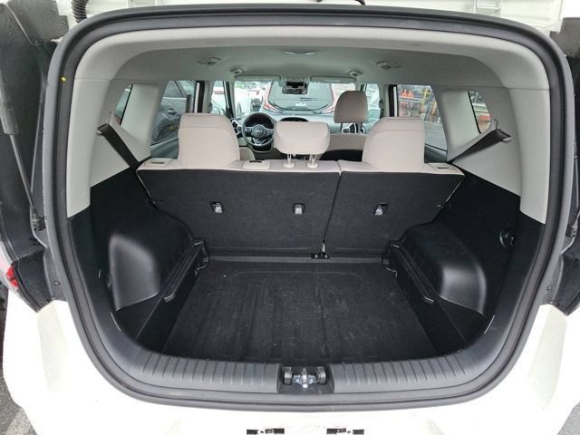 Certified 2025 Kia Soul LX w/ LX Technology Package FWD image 9