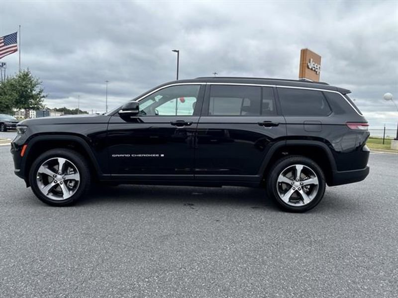 New 2025 Jeep Grand Cherokee L Limited w/ Luxury Tech Group II RWD image 4