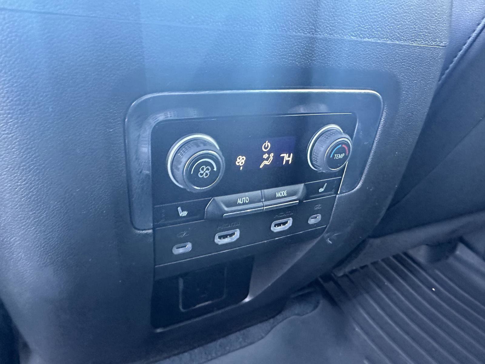 Used 2023 Chevrolet Suburban High Country image 44