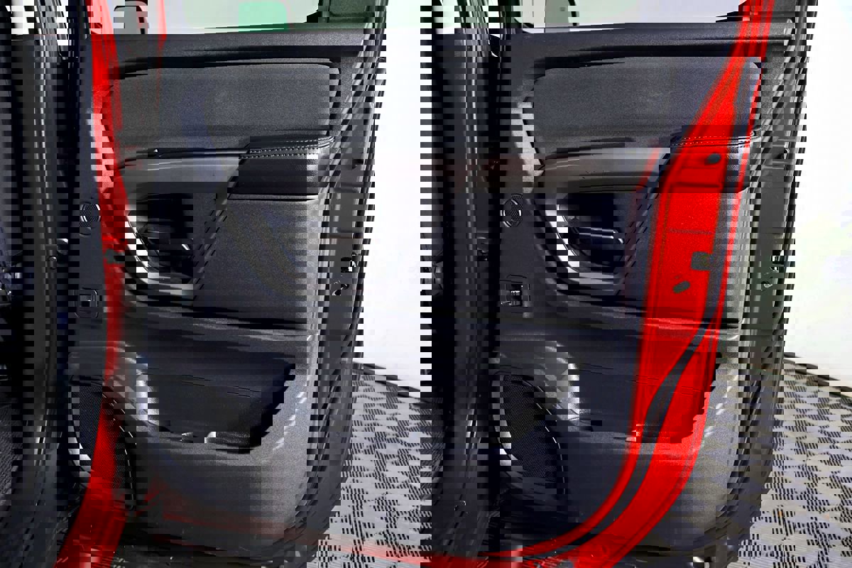 Used 2015 Nissan Titan SV image 33