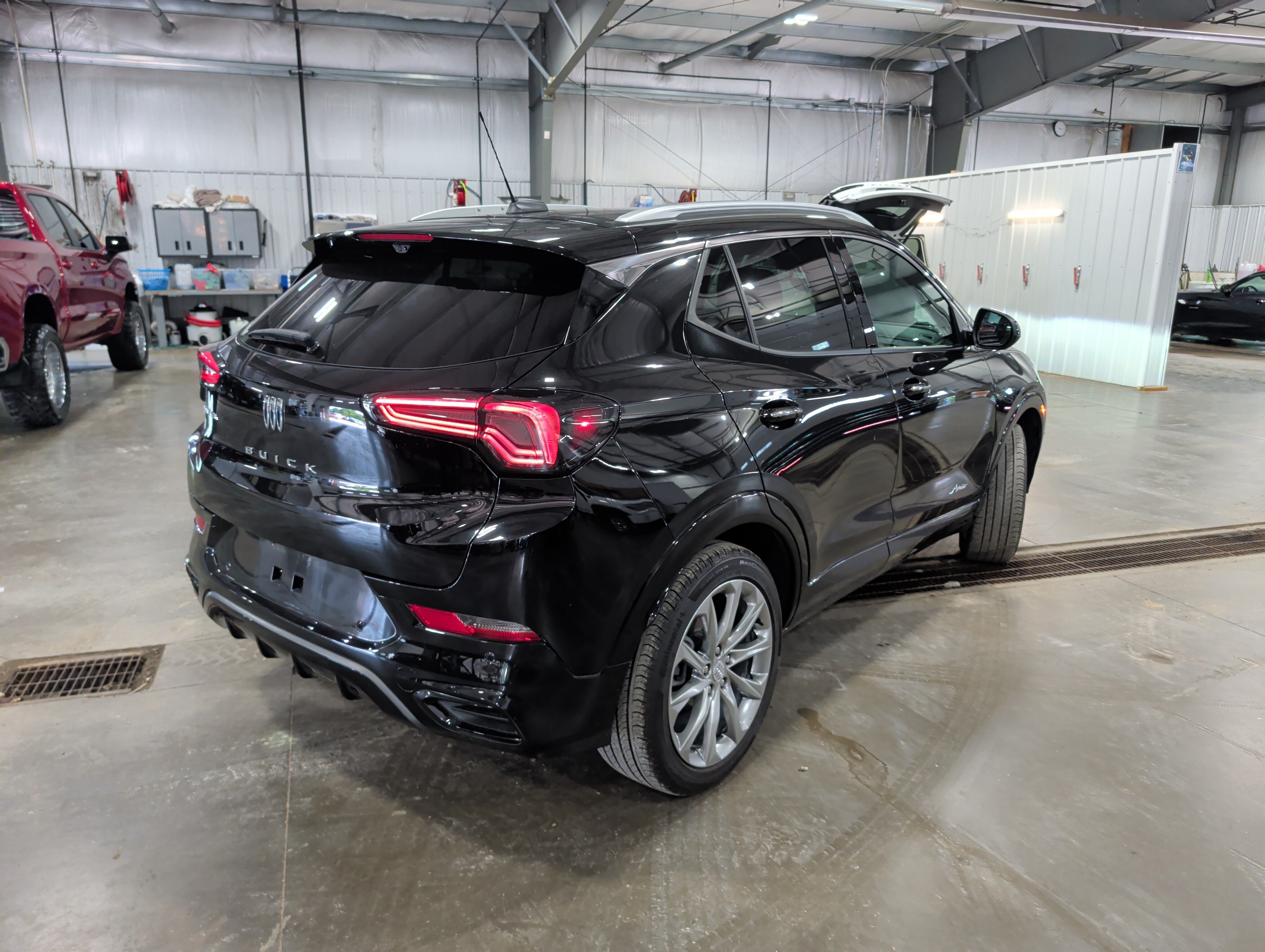 Used 2025 Buick Encore GX Avenir w/ Avenir Technology Package AWD/4WD image 3