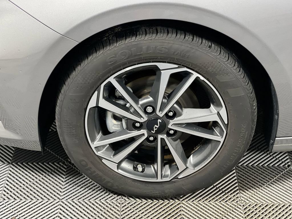 Used 2024 Kia Forte LXS w/ LXS Technology Package FWD image 12