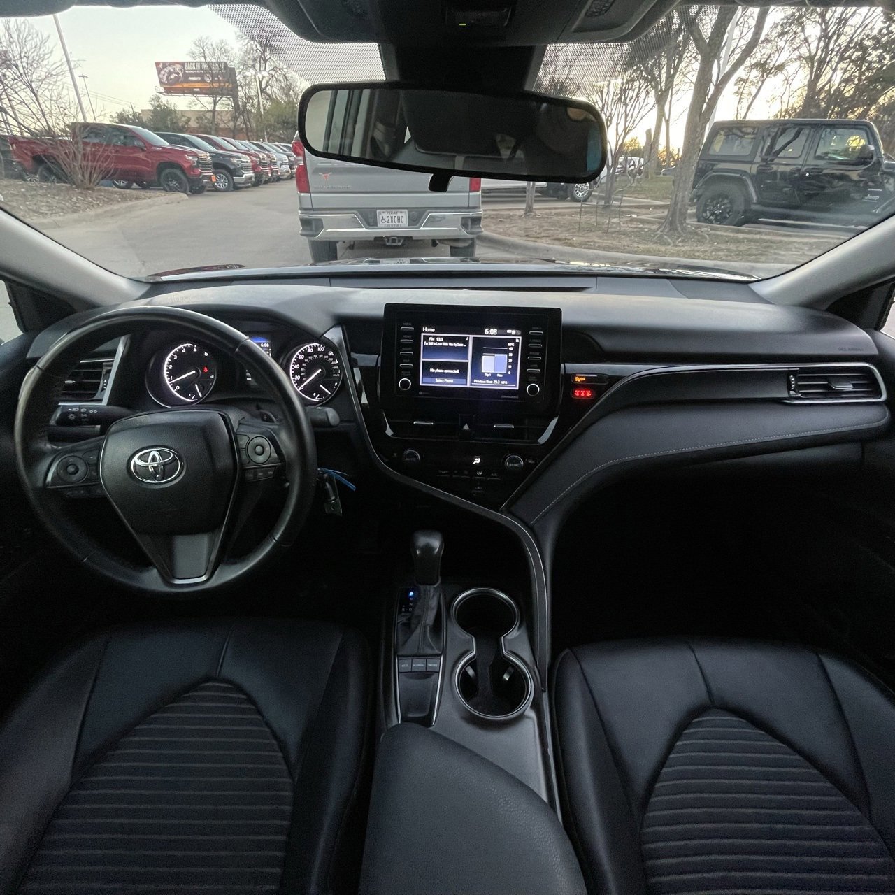 Used 2024 Toyota Camry SE image 11