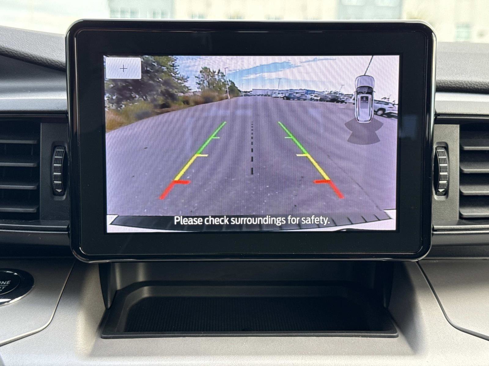 Used 2023 Ford Explorer XLT image 5