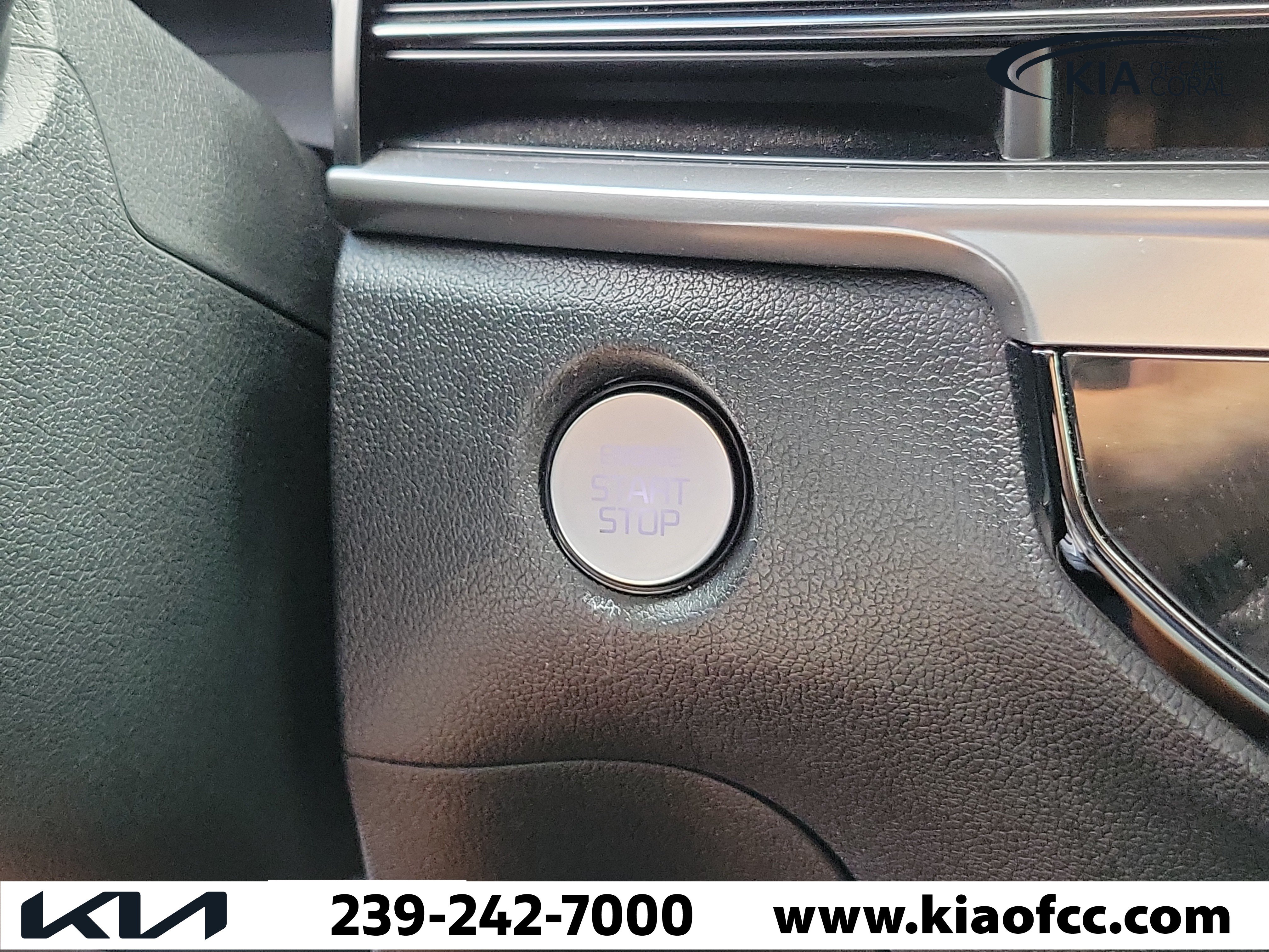 Used 2025 Kia Sorento LX FWD image 30