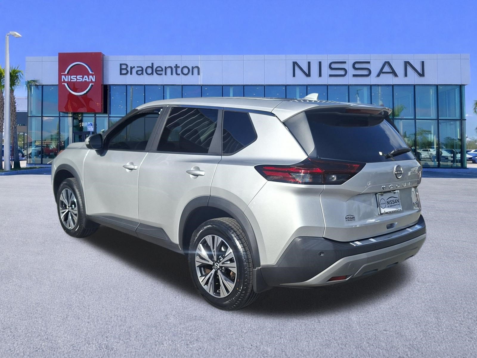 Used 2023 Nissan Rogue SV FWD image 7