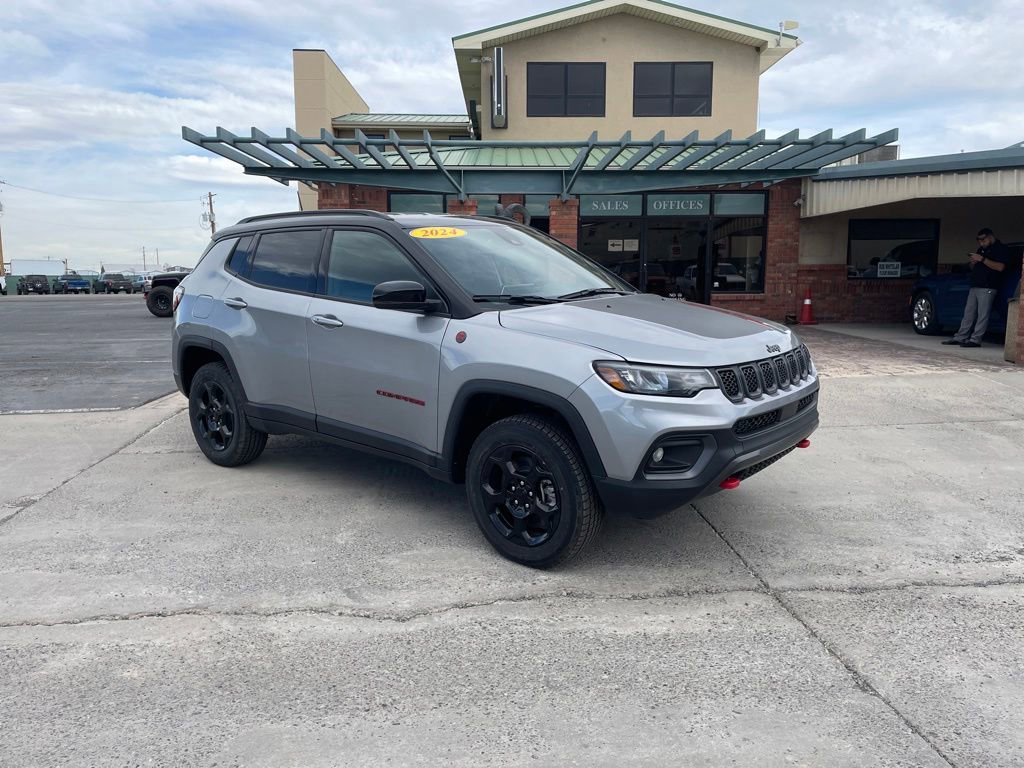 Certified 2024 Jeep Compass Trailhawk w/ Trailhawk Convenience Group AWD/4WD image 5