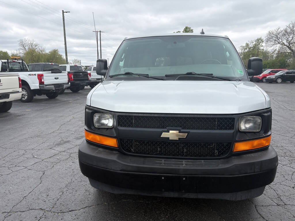 Used 2017 Chevrolet Express 3500 LS RWD image 2