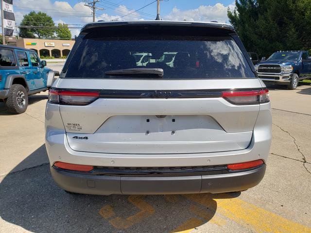 New 2025 Jeep Grand Cherokee Altitude image 4