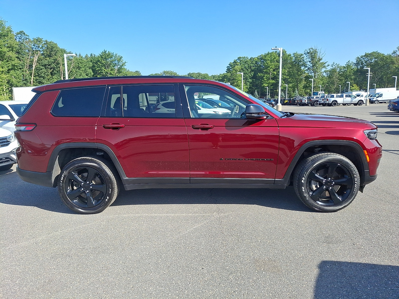 Used 2025 Jeep Grand Cherokee L Laredo AWD/4WD image 7