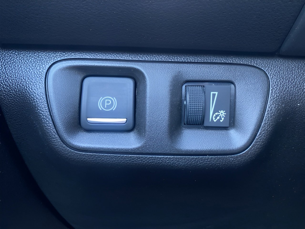 Used 2023 GMC Acadia SLE w/ Driver Convenience Package image 18