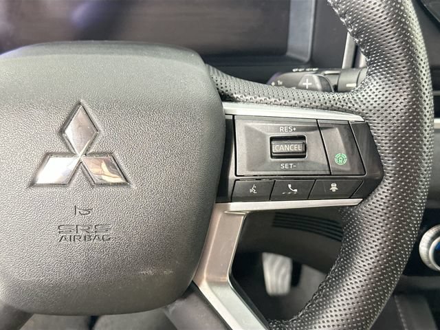 Used 2023 Mitsubishi Outlander SEL AWD/4WD image 21