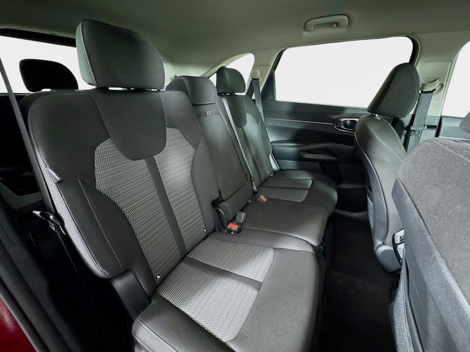 Certified 2025 Kia Sorento LX image 24