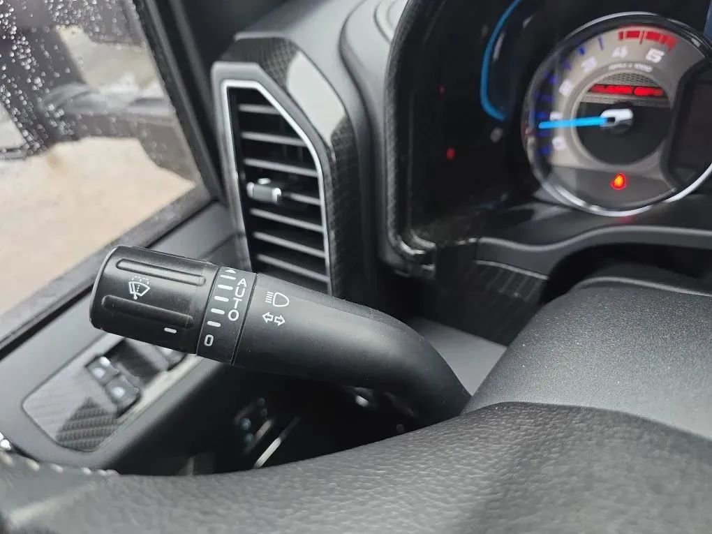 Used 2019 Ford F250 Lariat w/ Lariat Ultimate Package AWD/4WD image 24