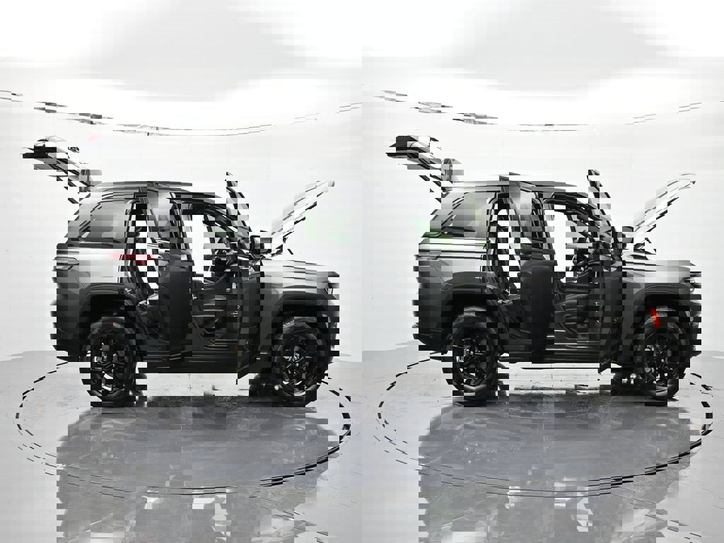 New 2025 Jeep Grand Cherokee Altitude image 48