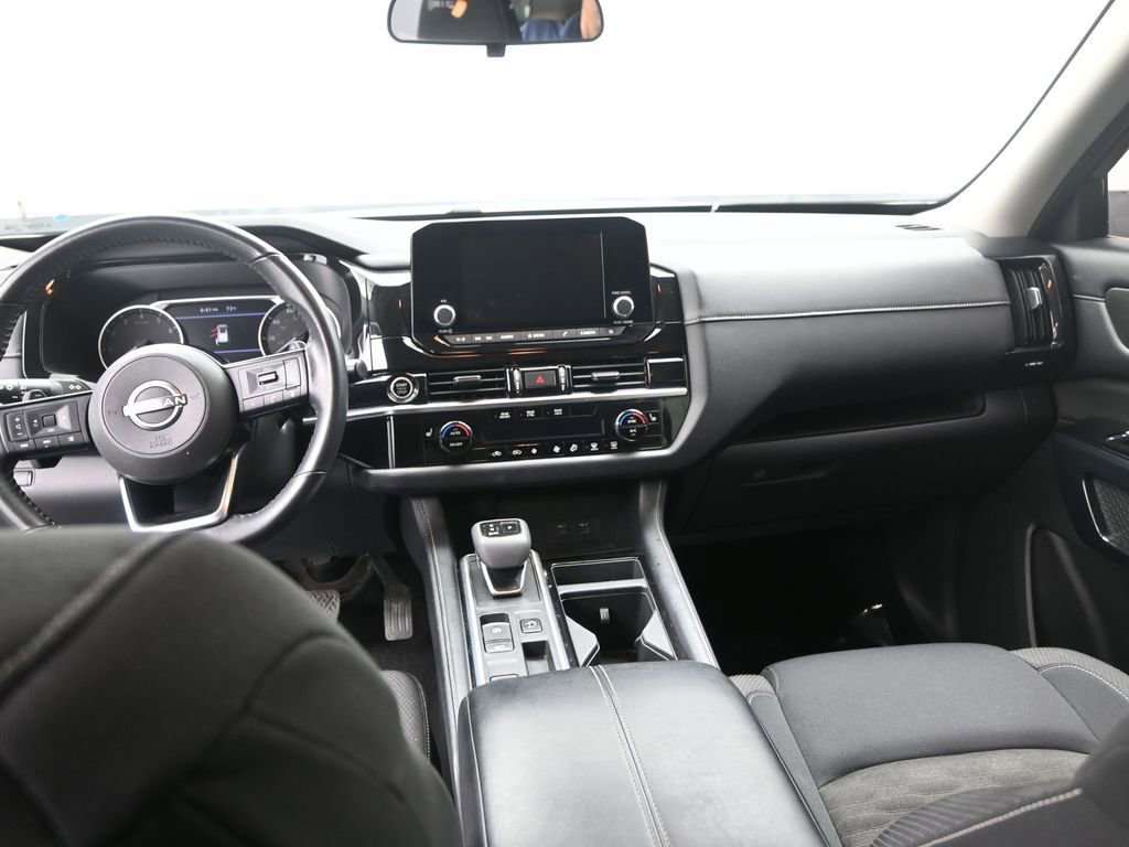 Used 2022 Nissan Pathfinder SV image 14
