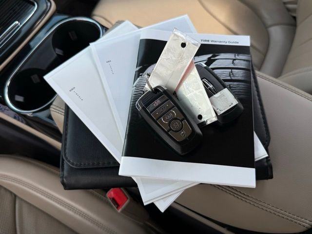 Used 2022 Lincoln Nautilus Reserve w/ Equipment Group 201A image 7