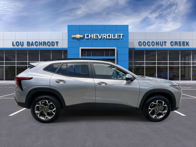Used 2024 Chevrolet Trax LT FWD image 9
