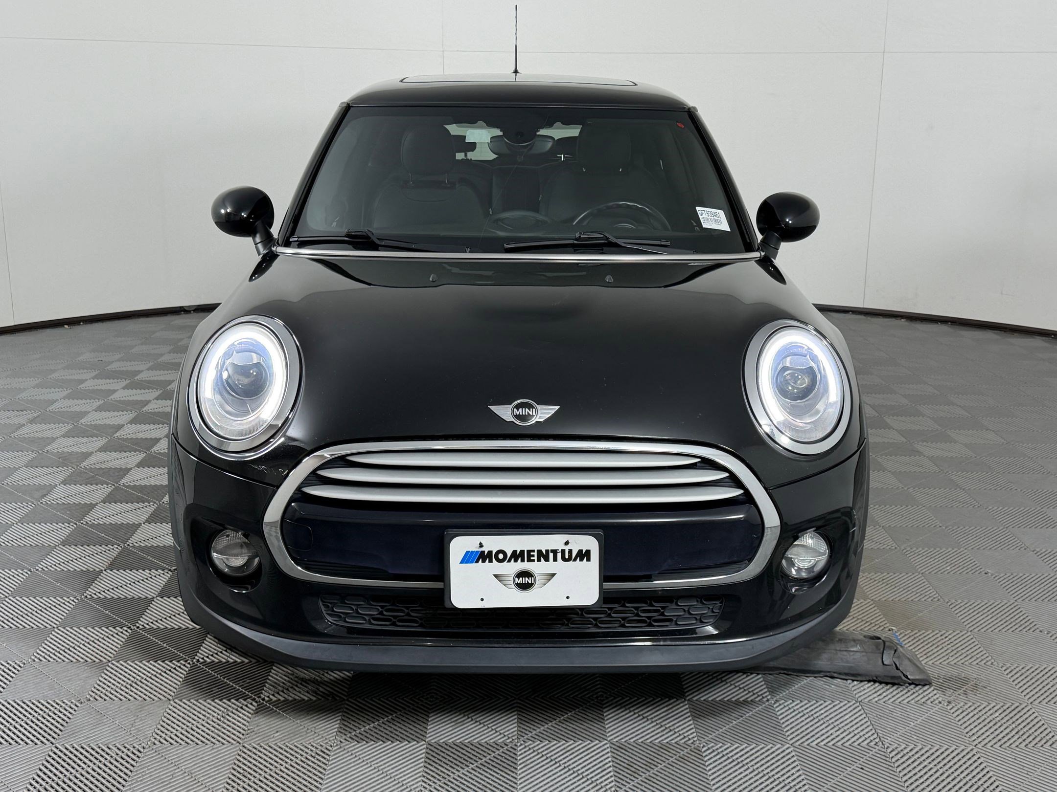 Used 2015 MINI Cooper 2-Door Hardtop image 6