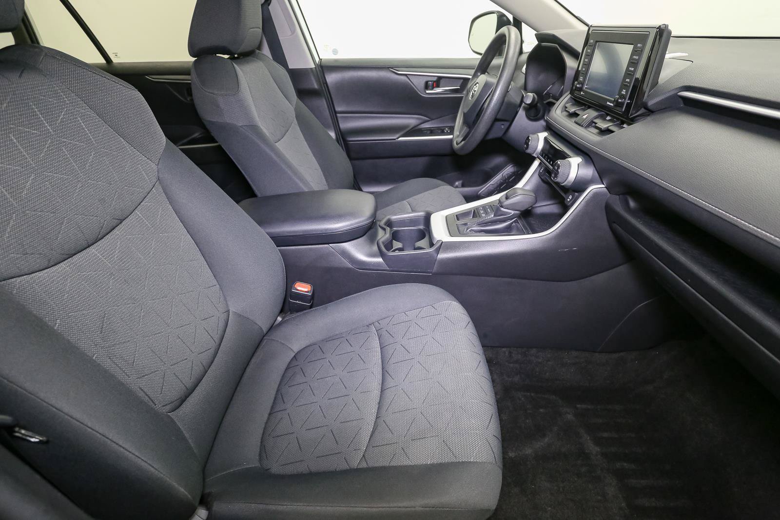 Used 2020 Toyota RAV4 XLE AWD/4WD image 16