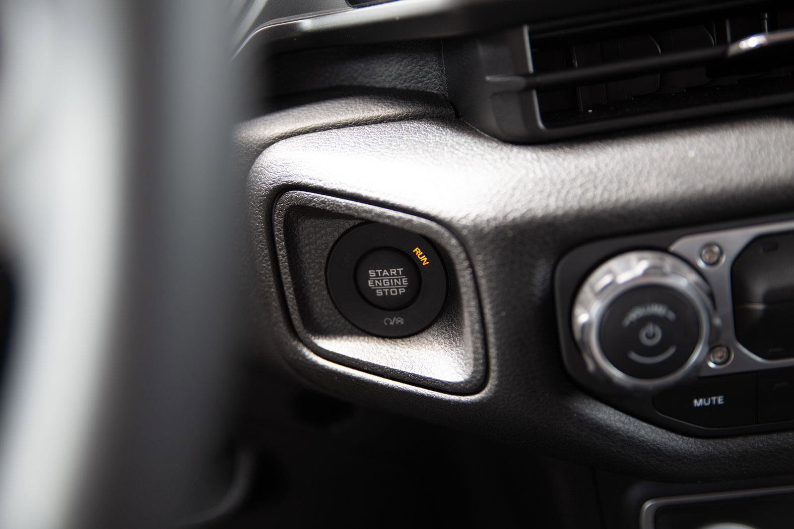 Used 2024 Jeep Wrangler Unlimited AWD/4WD image 12