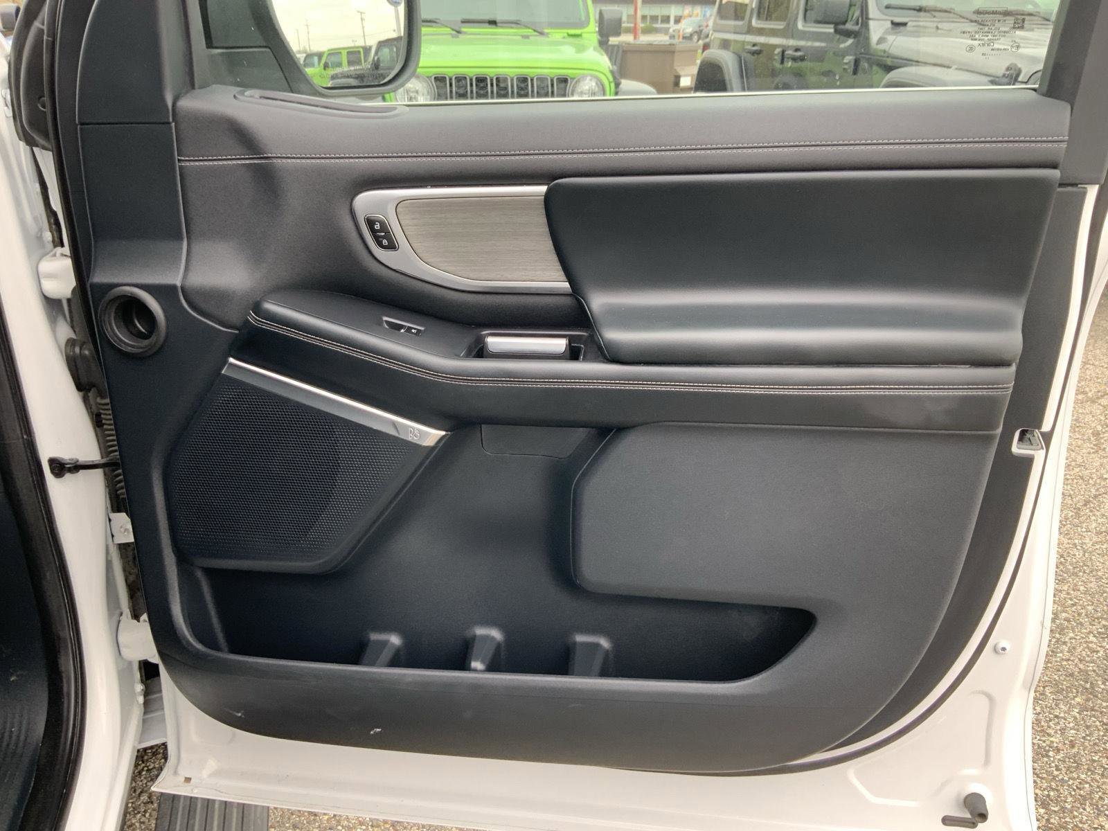 Used 2025 Ford Expedition Platinum image 69