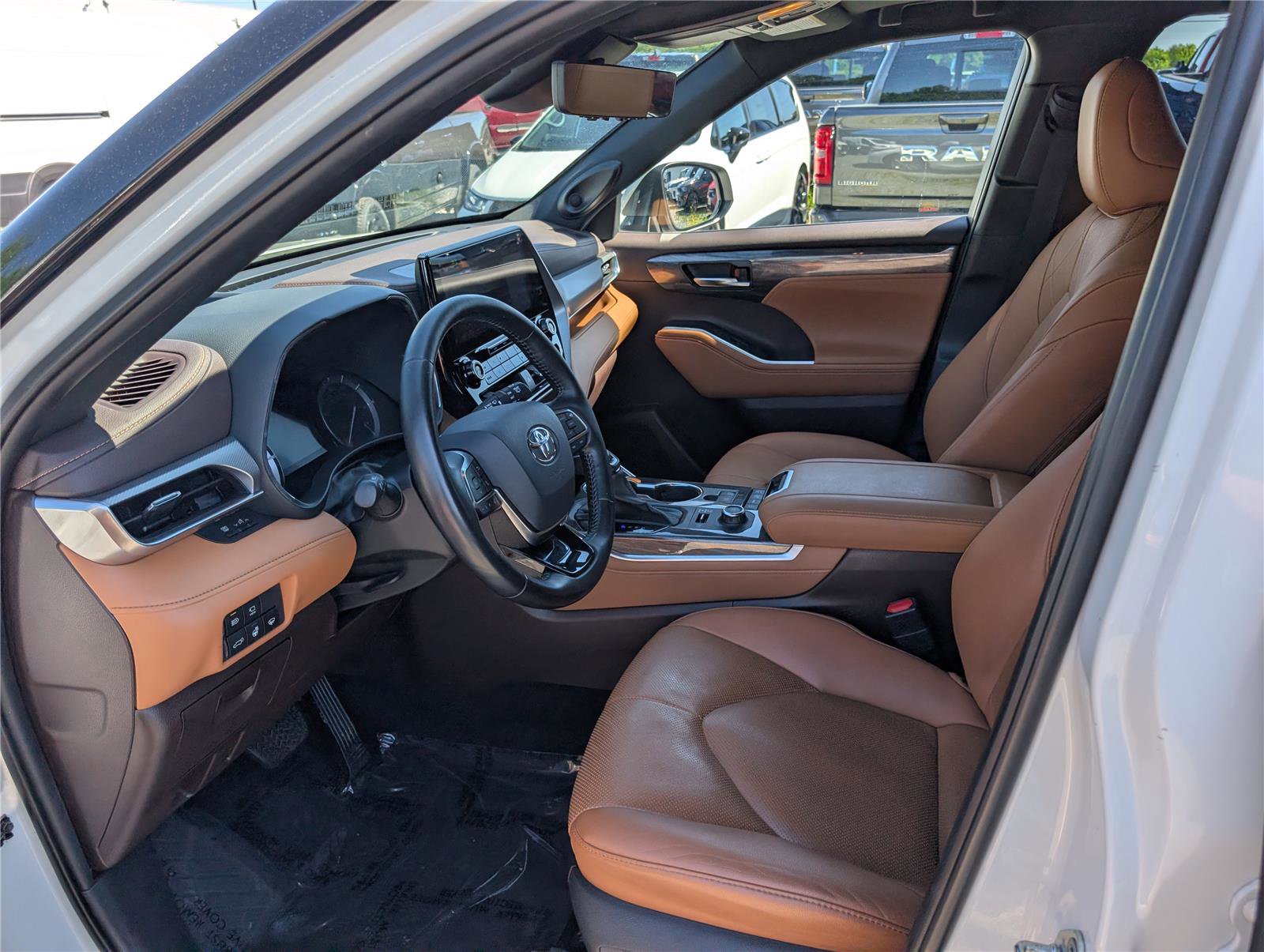 Used 2020 Toyota Highlander Platinum AWD/4WD image 17