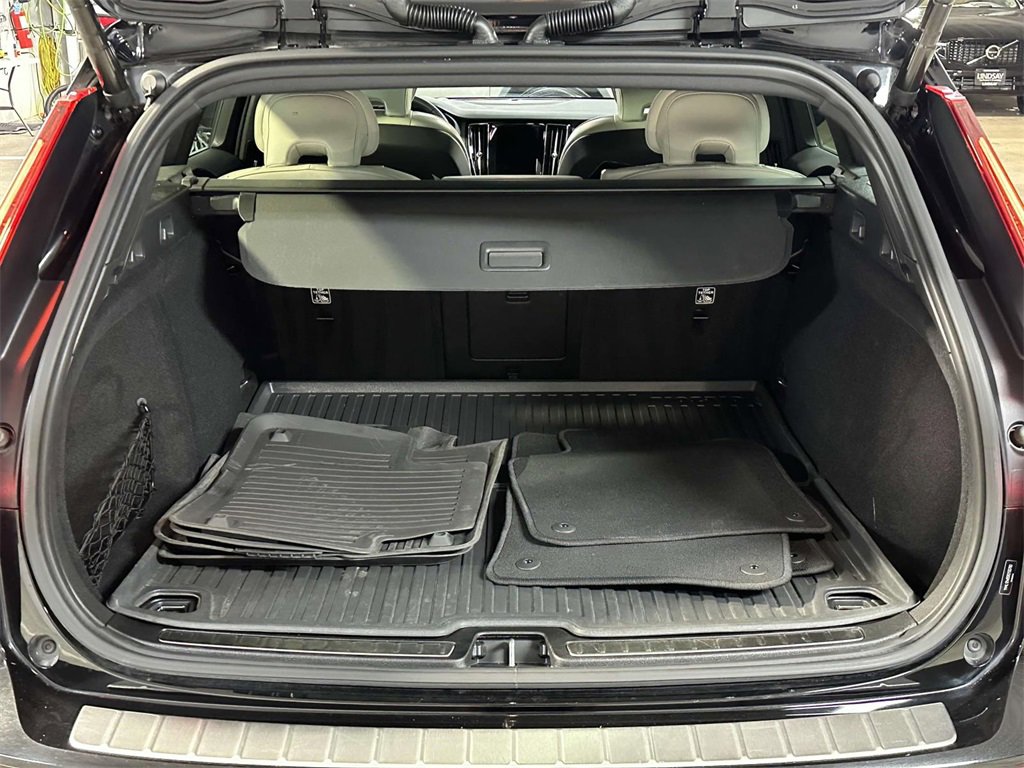 Used 2024 Volvo V60 B5 Cross Country Ultimate image 14