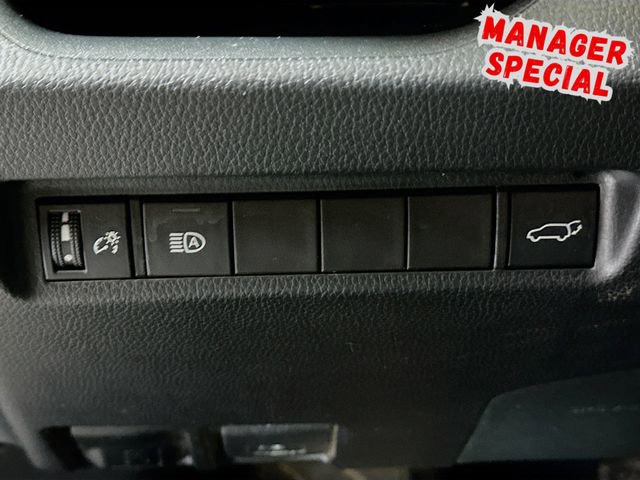 Used 2021 Toyota RAV4 XLE Premium image 11