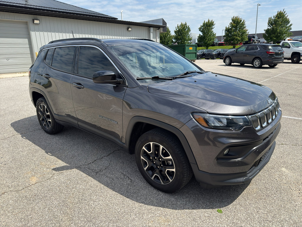 Used 2022 Jeep Compass Latitude w/ Sun and Sound Group AWD/4WD image 6