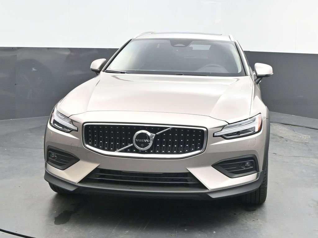 New 2026 Volvo V60 B5 Cross Country Plus w/ Protection Package Premier image 10
