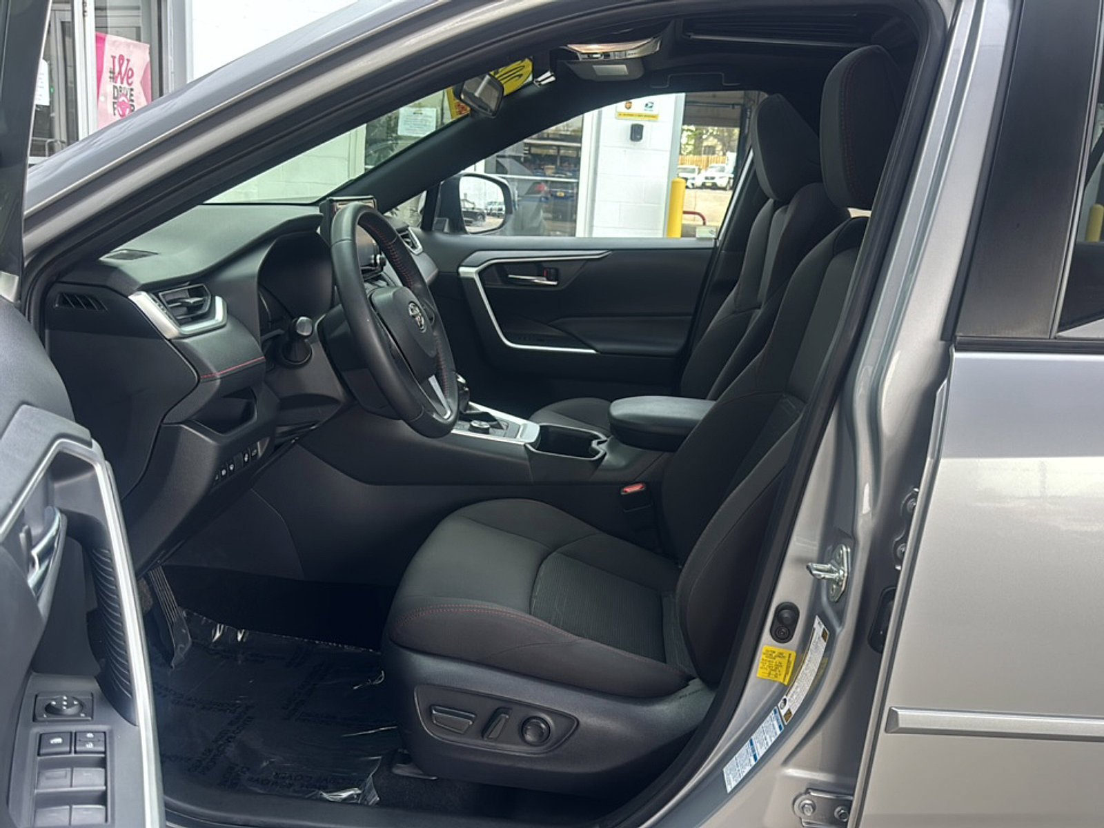 Used 2022 Toyota RAV4 SE w/ Weather & Moonroof Package AWD/4WD image 12