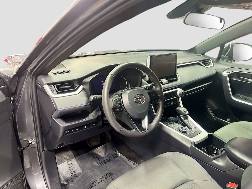 Used 2024 Toyota RAV4 SE w/ Convenience Package image 9