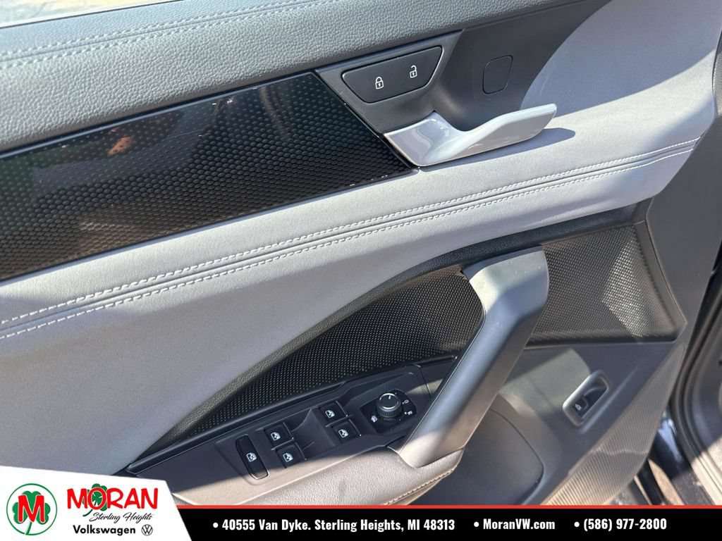 Certified 2025 Volkswagen Tiguan SE w/ Panoramic Sunroof Package AWD/4WD image 18
