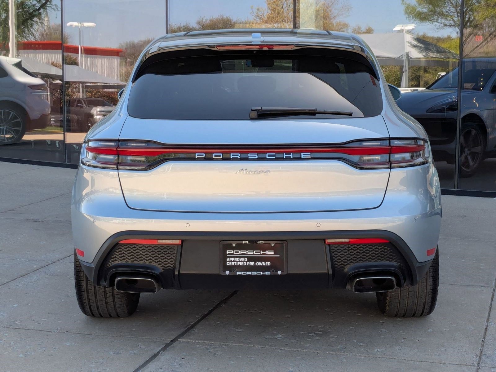 Certified 2025 Porsche Macan image 10