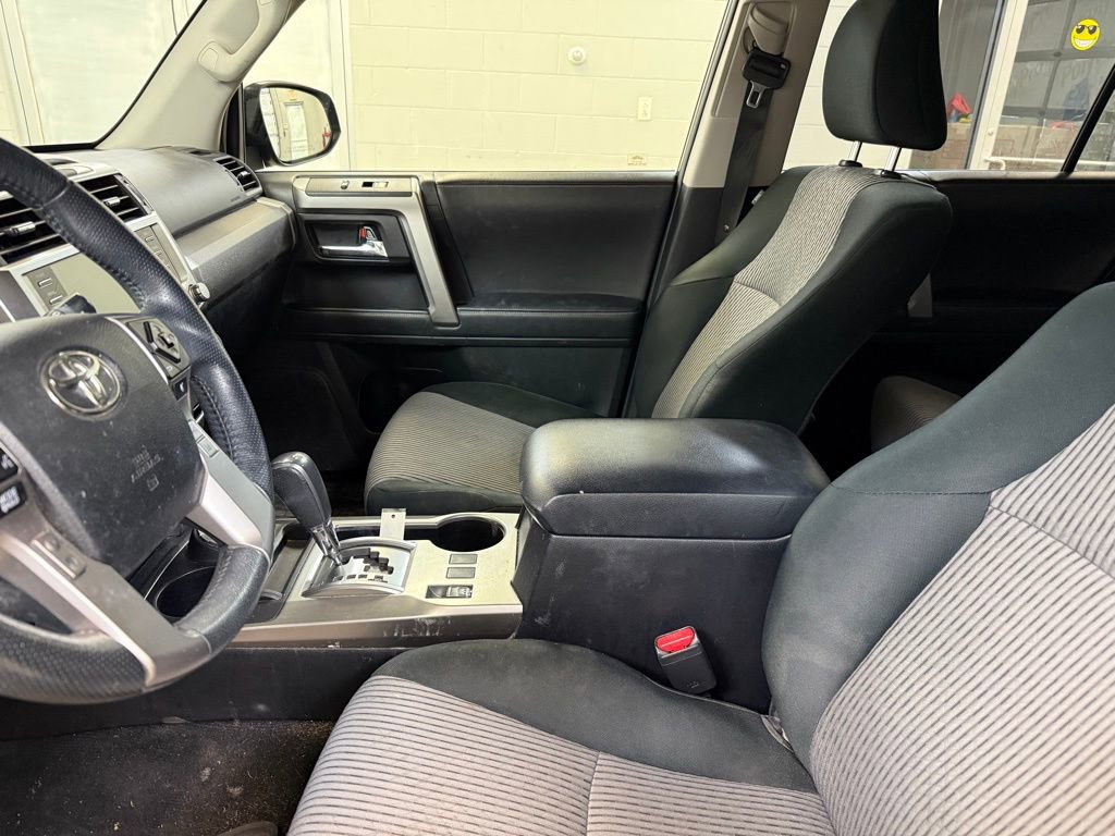 Used 2020 Toyota 4Runner SR5 AWD/4WD image 18