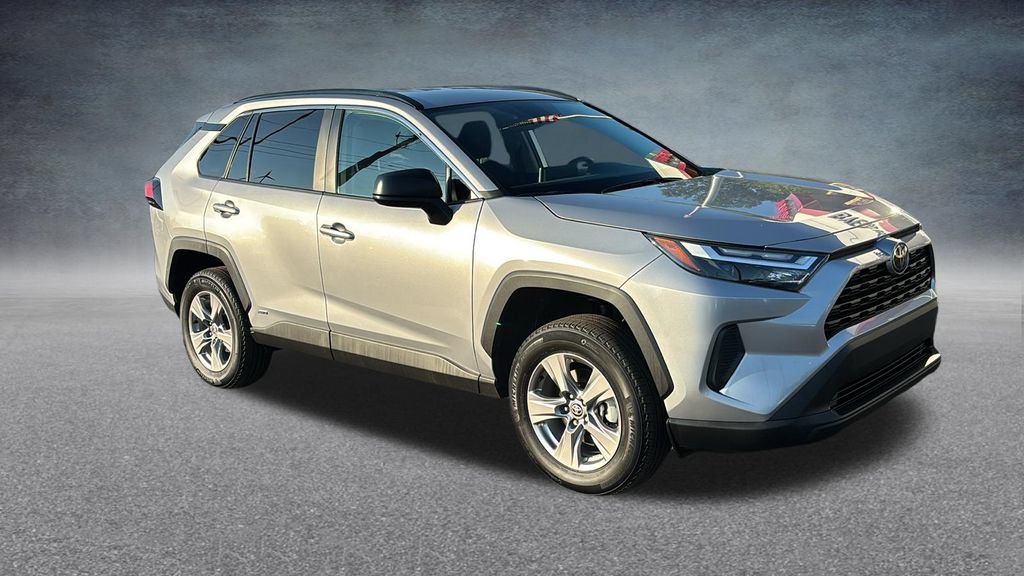 Used 2025 Toyota RAV4 LE AWD/4WD image 3