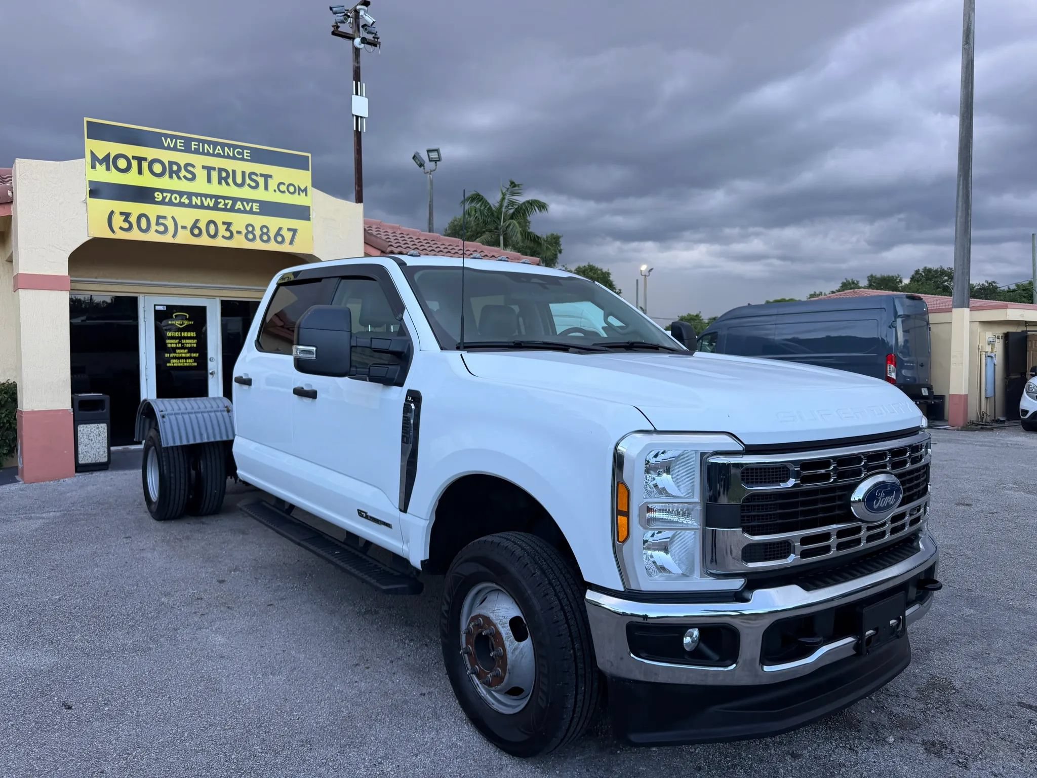 Used 2024 Ford F350 4x4 Crew Cab XL DRW w/ XL Chrome Package image 7