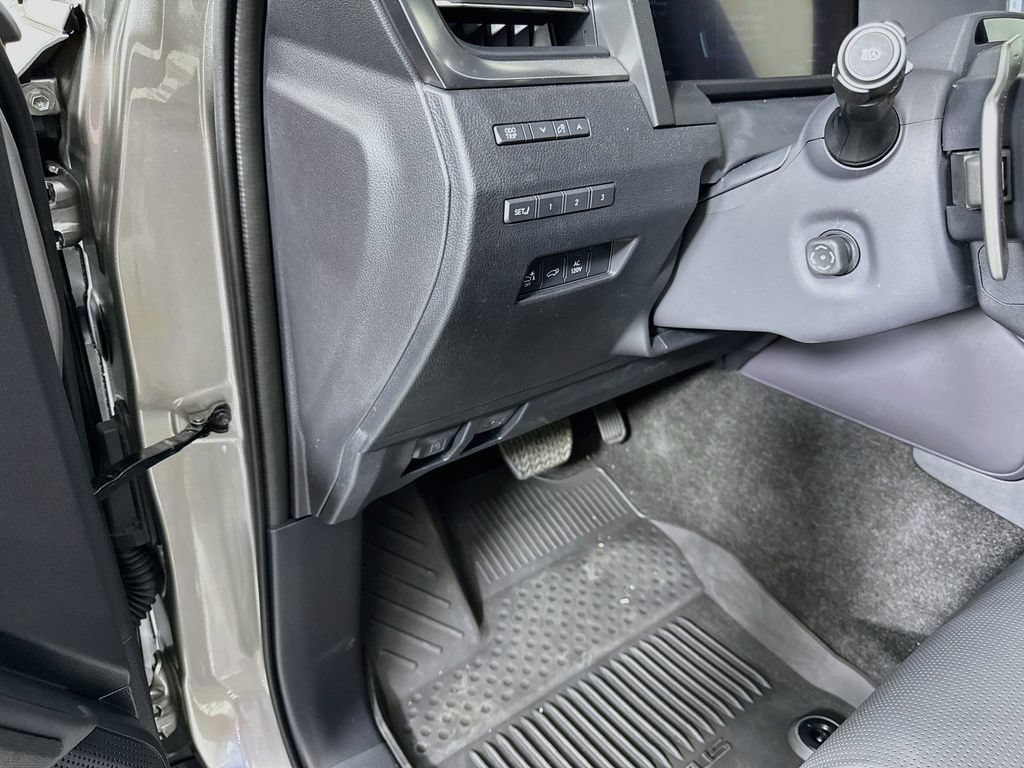 Used 2024 Lexus GX 550 w/ Accessory Package (Z1) AWD/4WD image 10