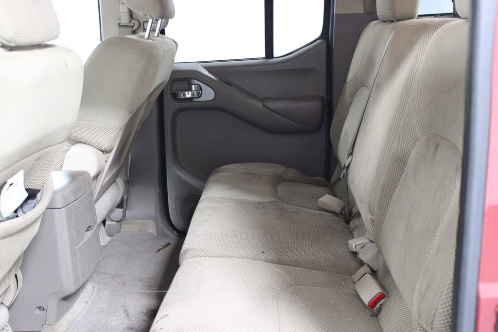 Used 2014 Nissan Frontier SV image 17